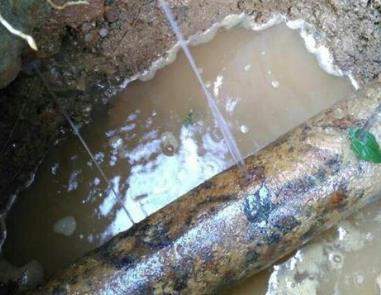 高要楼顶渗水维修公司分享下地暖漏水的原因及检测方法。